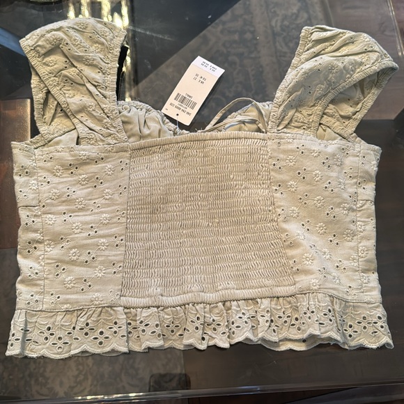 Hollister Crop Top NWT, Pale Green, Smocked Back, Embroided, Women’s Small Rare - Picture 2 of 2